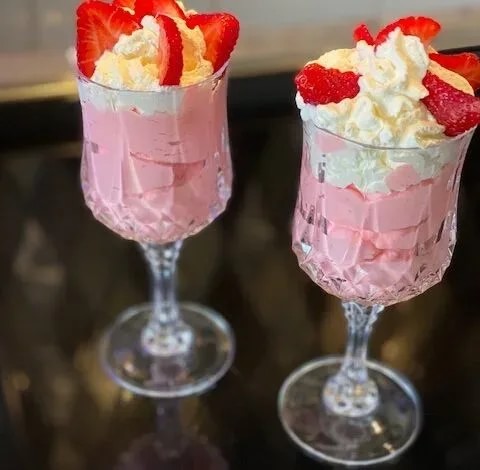 KETO STRAWBERRY CHEESECAKE FLUFF