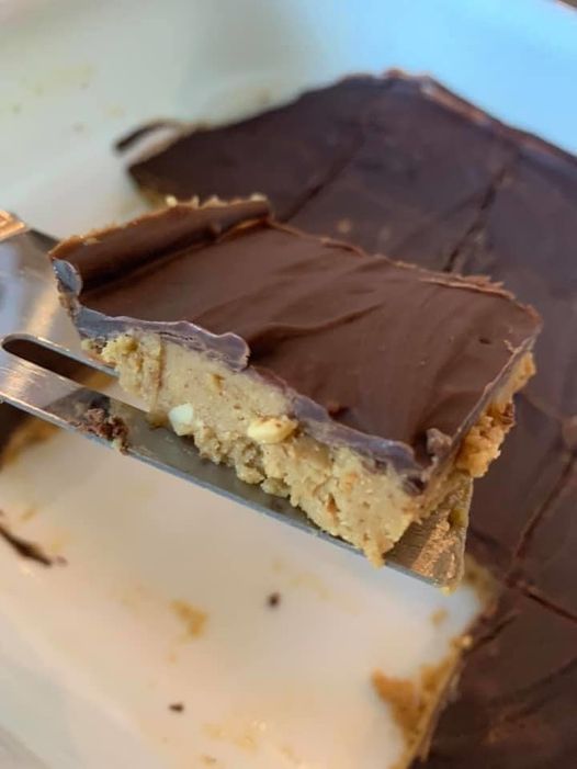 No-Bake Keto Peanut Butter Chocolate Bars