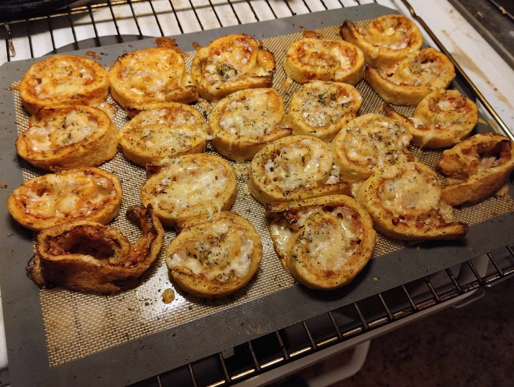 Keto Pizza Rolls (0.5 carbs each)