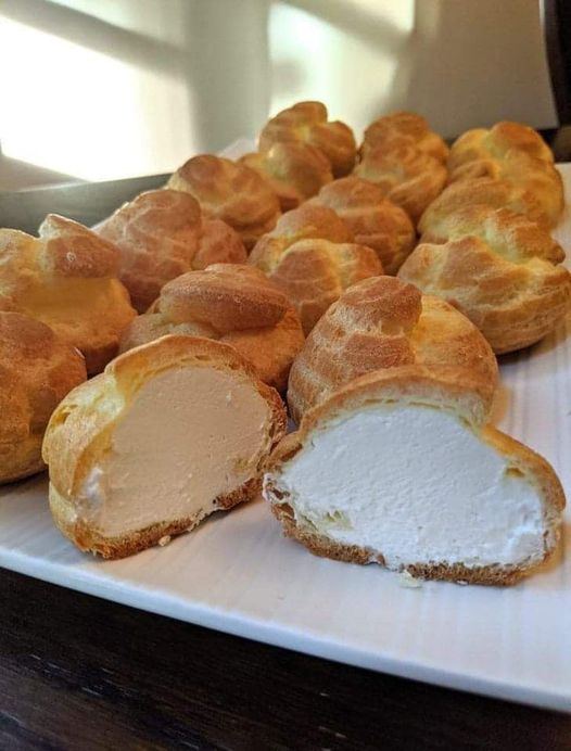 Moms-Famous-Cream-Puffs