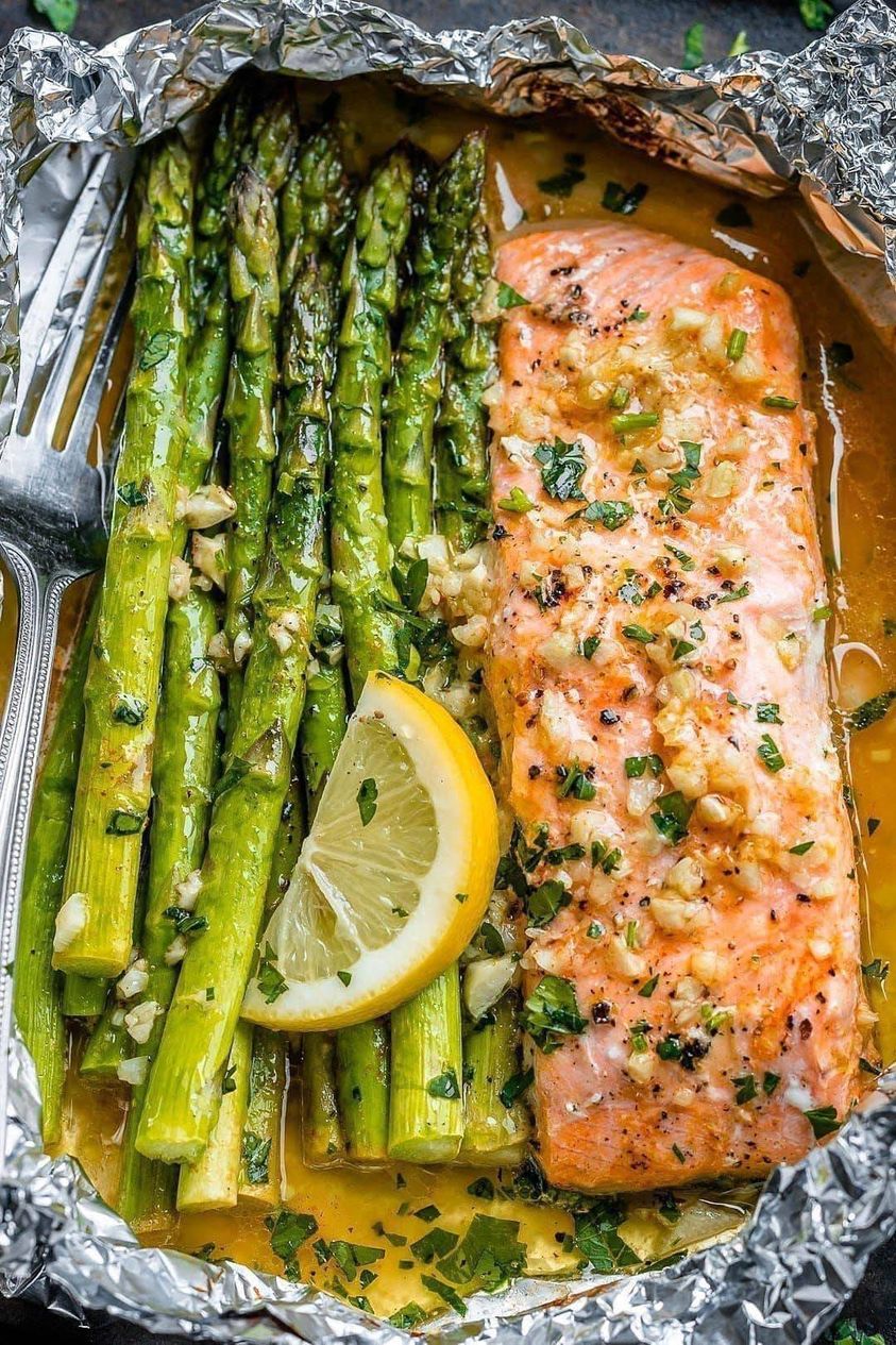 Baked Salmon in Foil with Asparagus and Lemon Garlic Sauce