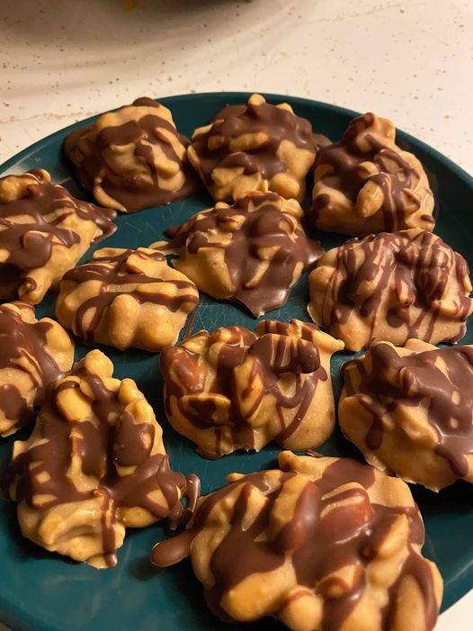 KETO WHITE CHOCOLATE PEANUT BUTTER NUT CLUSTERS