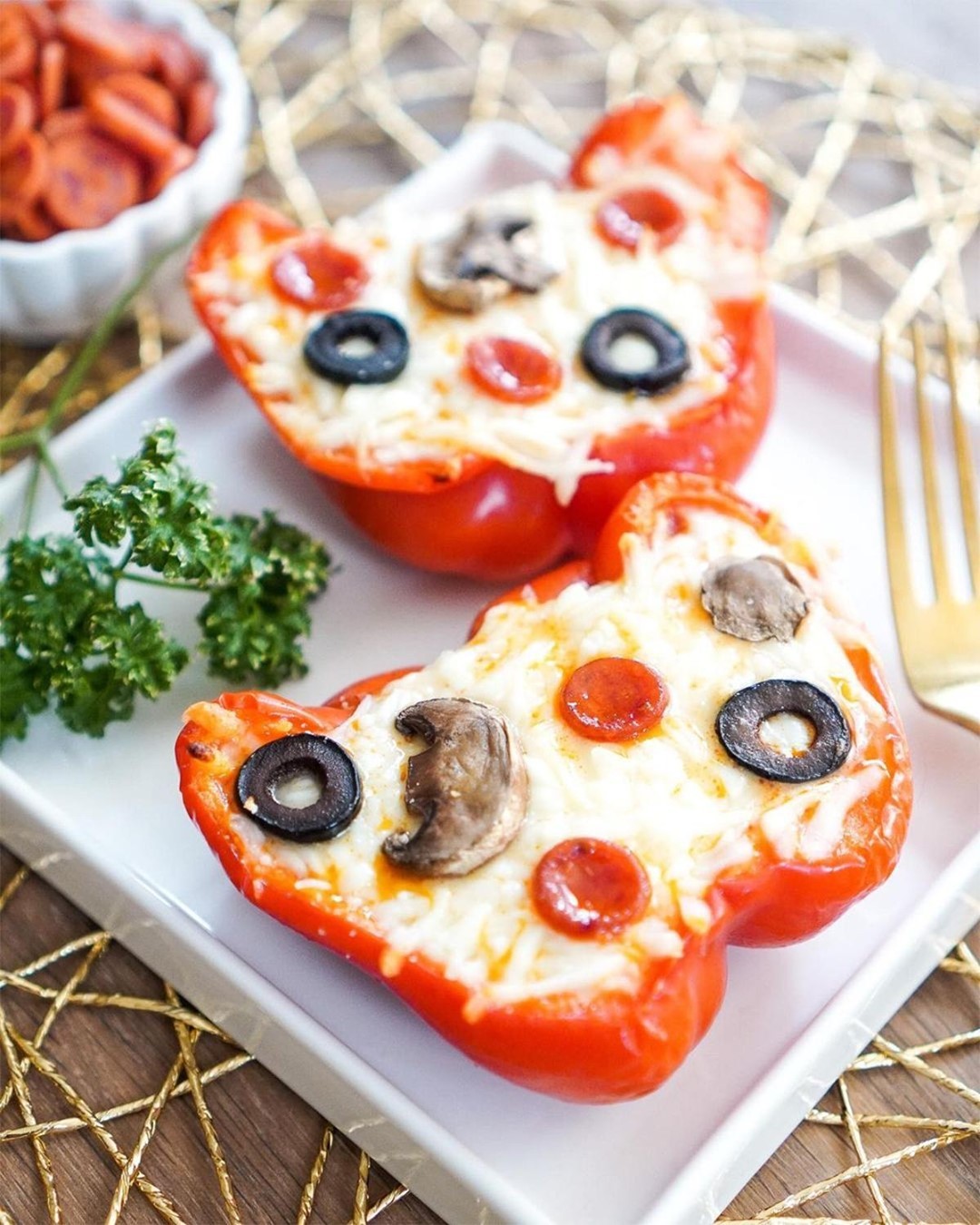 Keto Pizza stuffed peppers