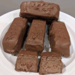 Homemade keto muskateer candy bars